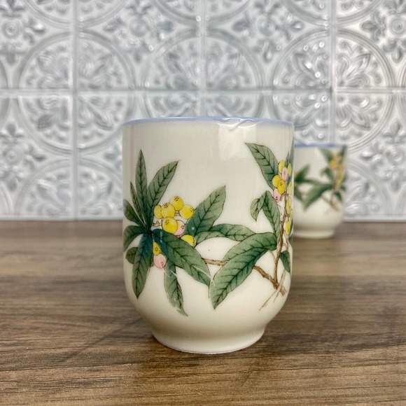 Vintage Japanese Tea Cups, Set of 4, Asian Floral, Saki Cups, Handleless Mugs - Picture 8 of 10